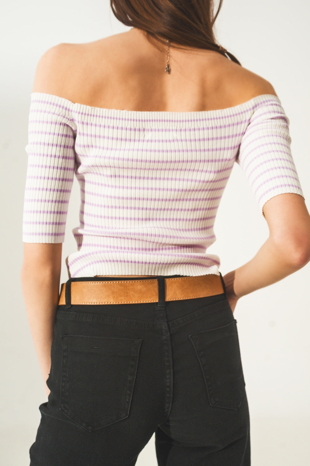 Top lilas listrado com decote Bardot