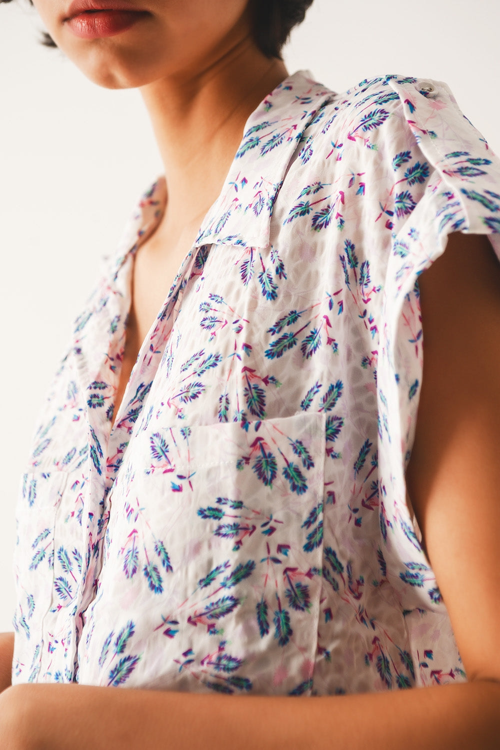 Blusa lilás com bolsos e estampa floral