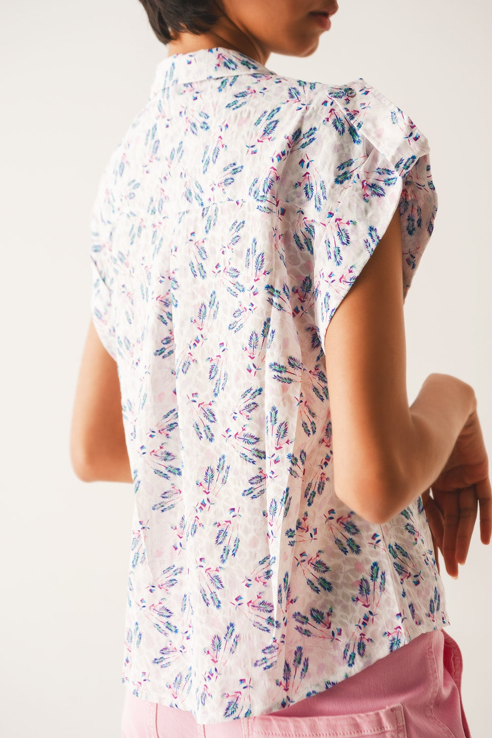 Blusa lilás com bolsos e estampa floral