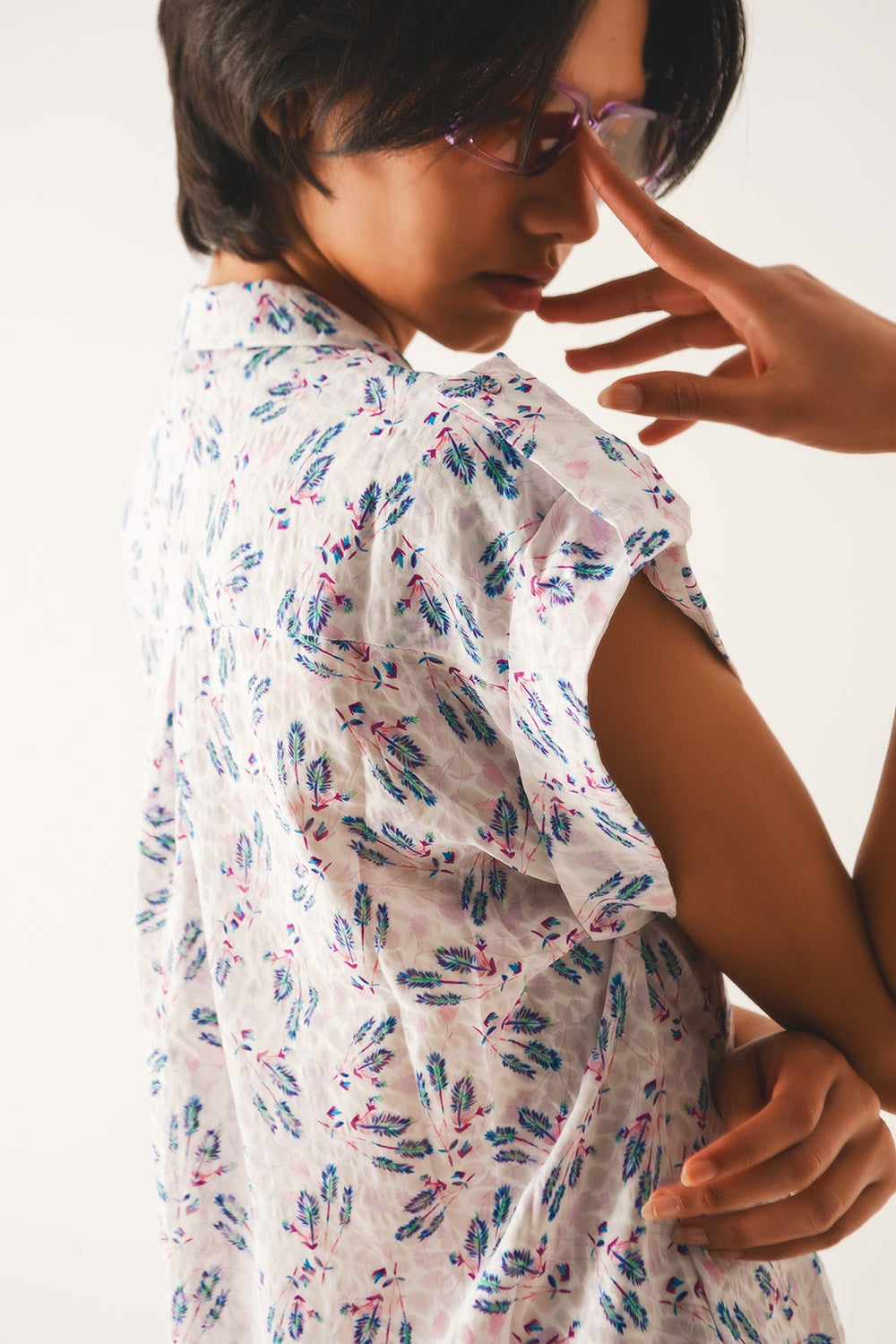 Blusa lilás com bolsos e estampa floral