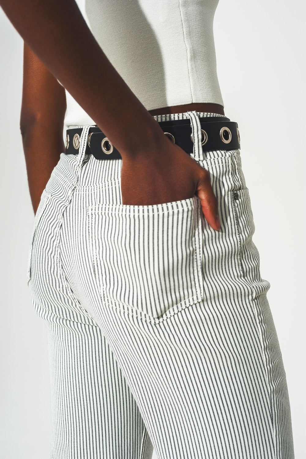 Calça flare listrada cinza
