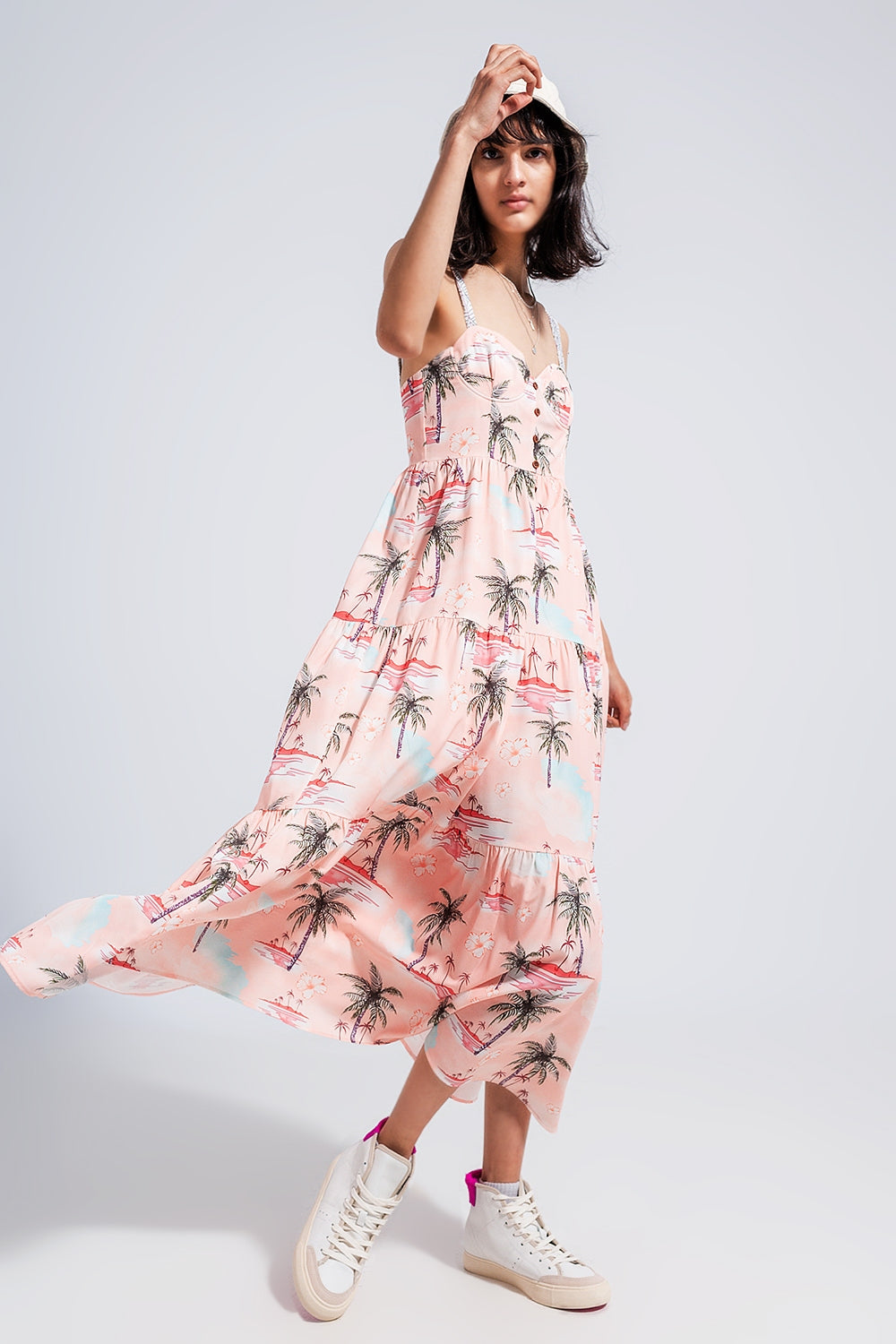 Vestido de praia maxi em estampado tropical