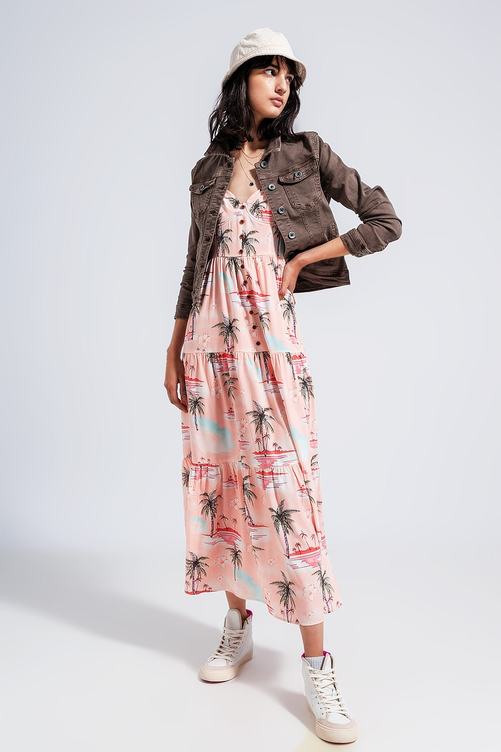 Vestido de praia maxi em estampado tropical