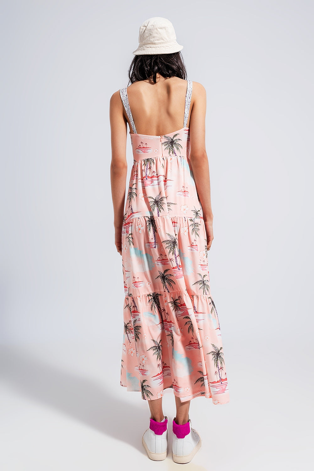 Vestido de praia maxi em estampado tropical