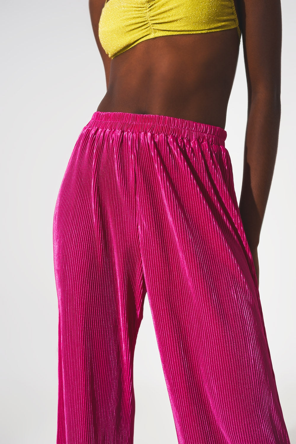 Calças de cetim grandes plissadas fuchsia