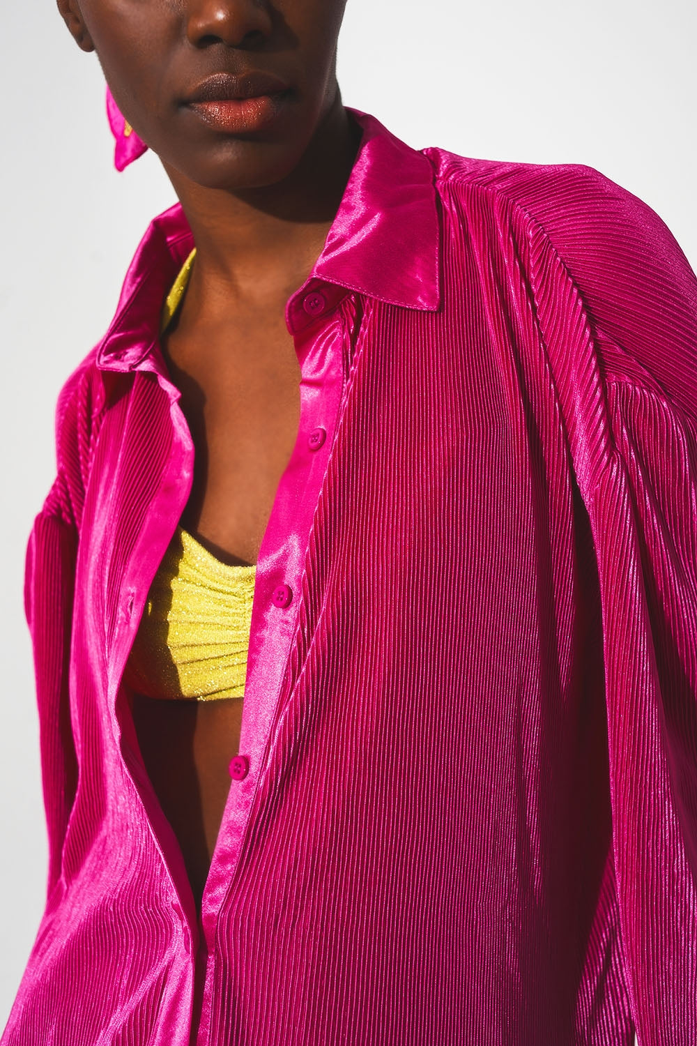Camisa de cetim de pregas em fuchsia