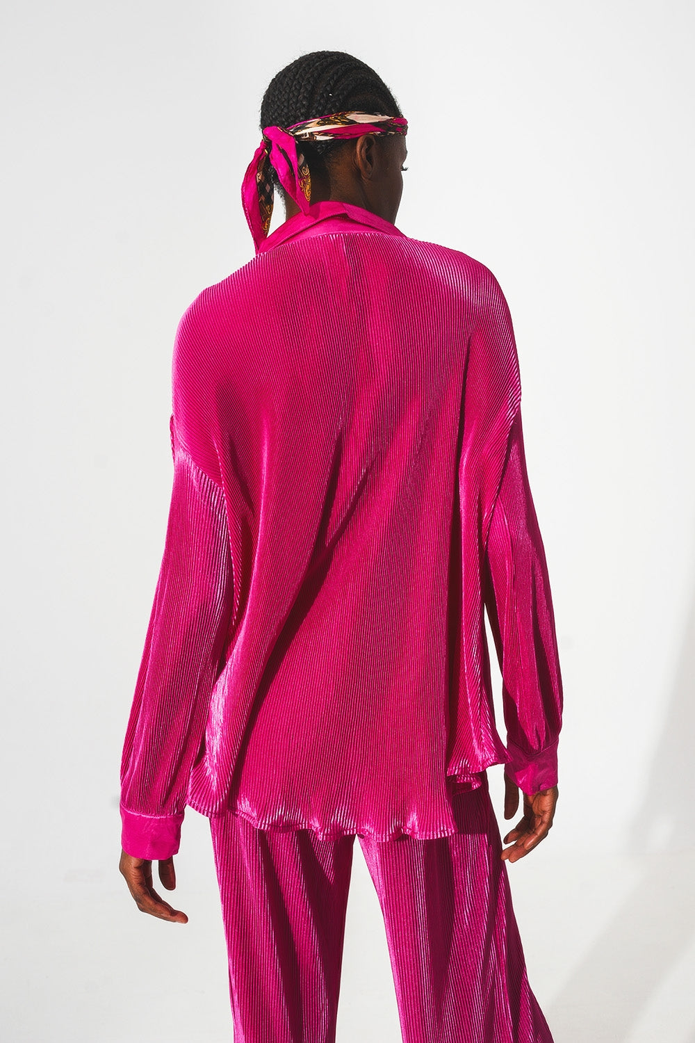 Camisa de cetim de pregas em fuchsia