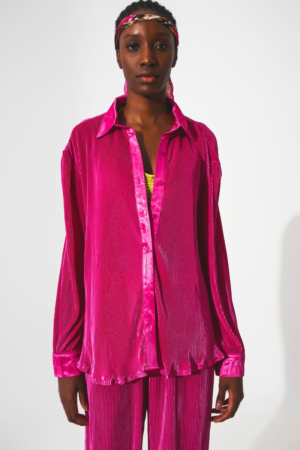 Camisa de cetim de pregas em fuchsia