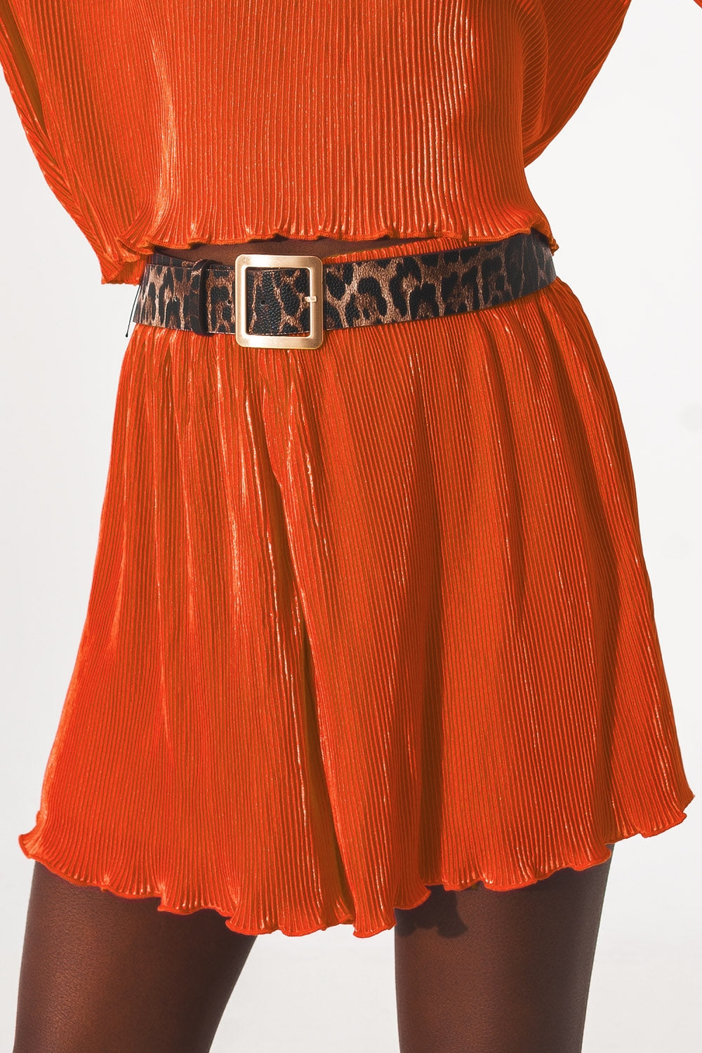 Shorts plissados em laranja