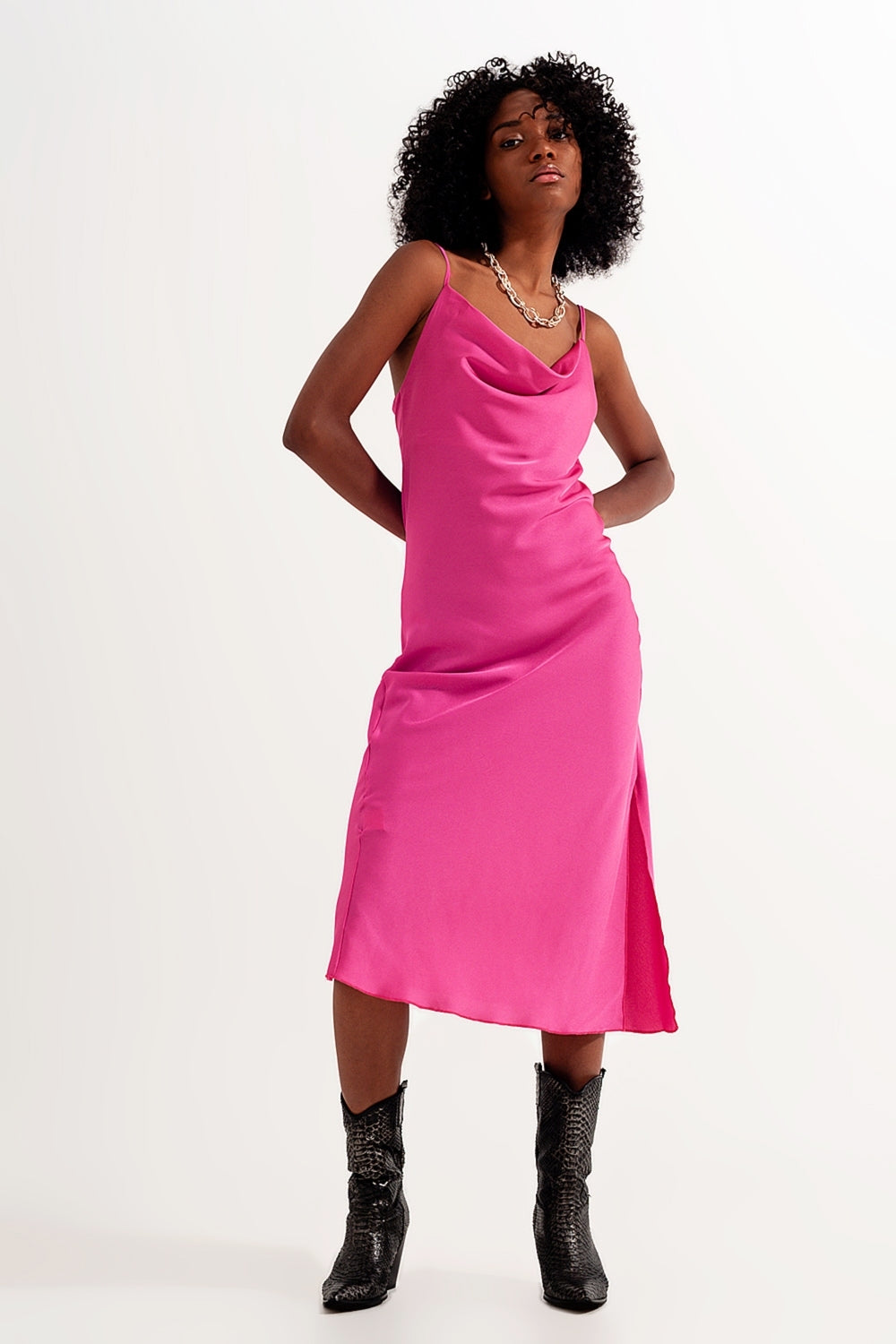 Vestido de cetim brilhante Midi em fucshia
