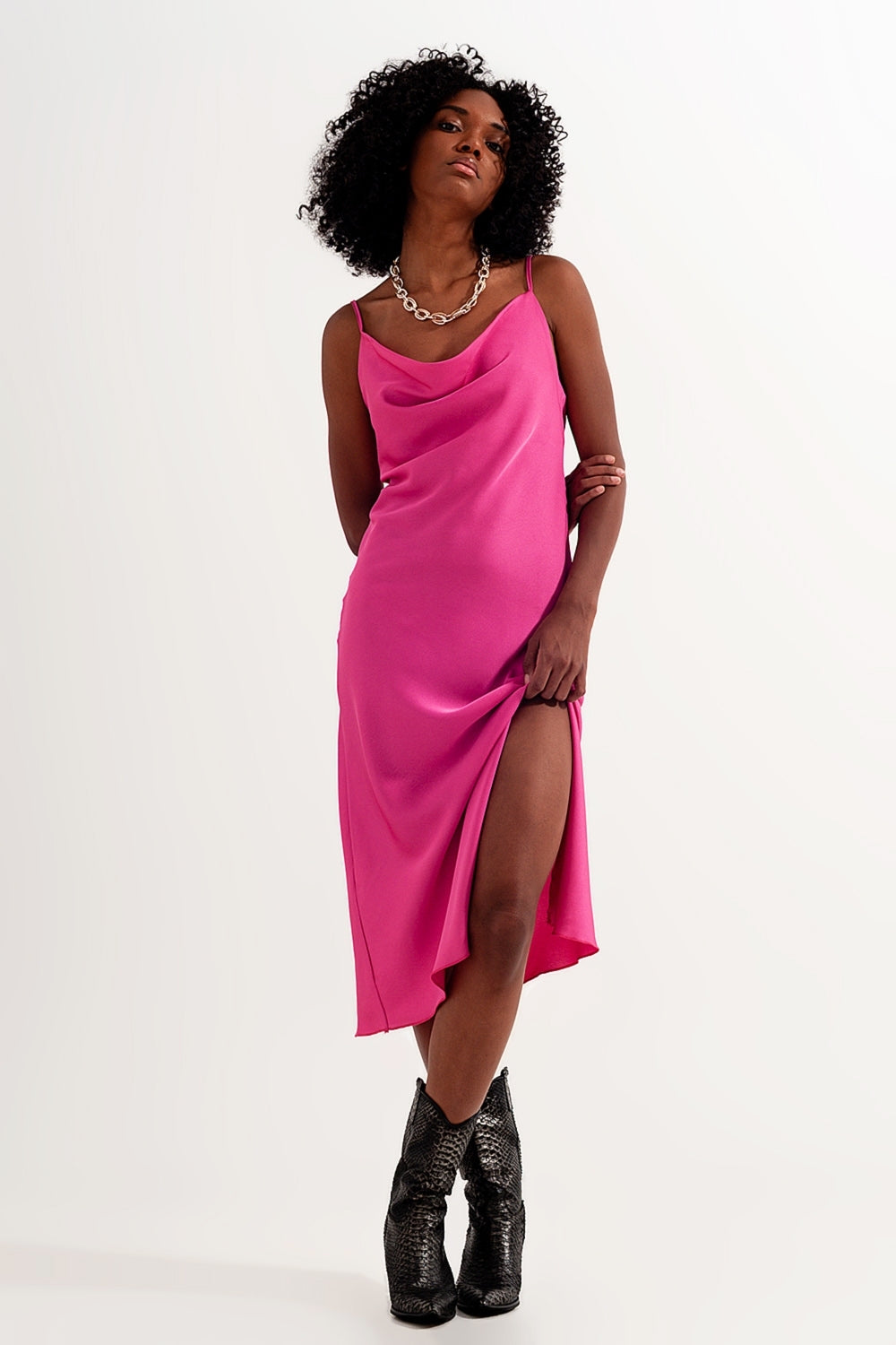 Vestido de cetim brilhante Midi em fucshia