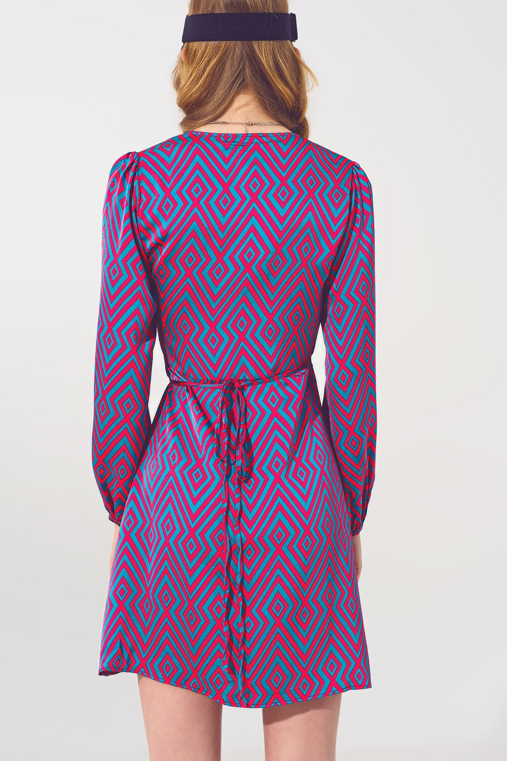 Vestido de embrulho de pescoço Mini V com impressão geométrica