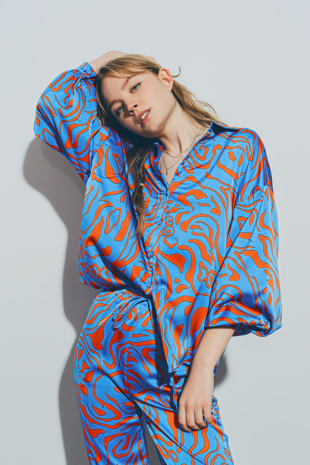 Camisa de Cetim com Mangas de Balão em Azul