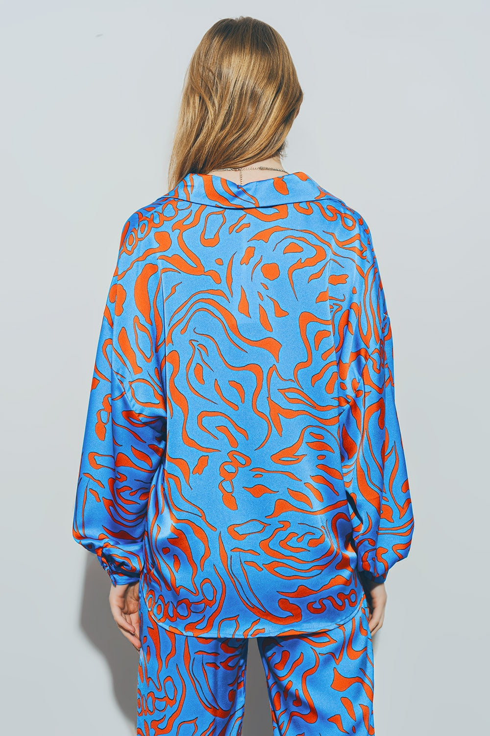 Camisa de Cetim com Mangas de Balão em Azul