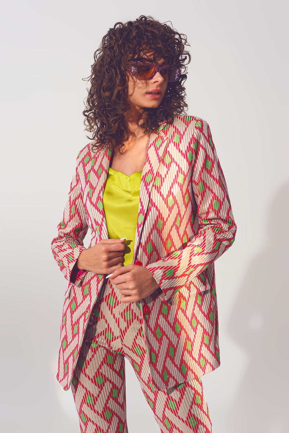 Blazer rosa com impressão geométrica