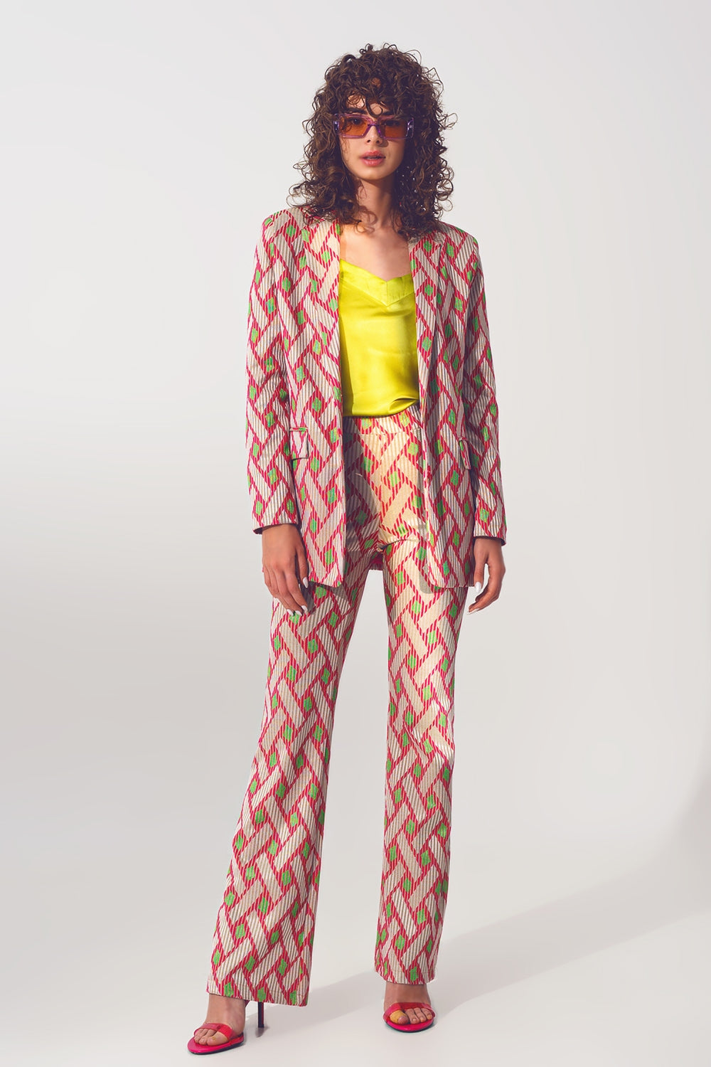 Blazer rosa com impressão geométrica
