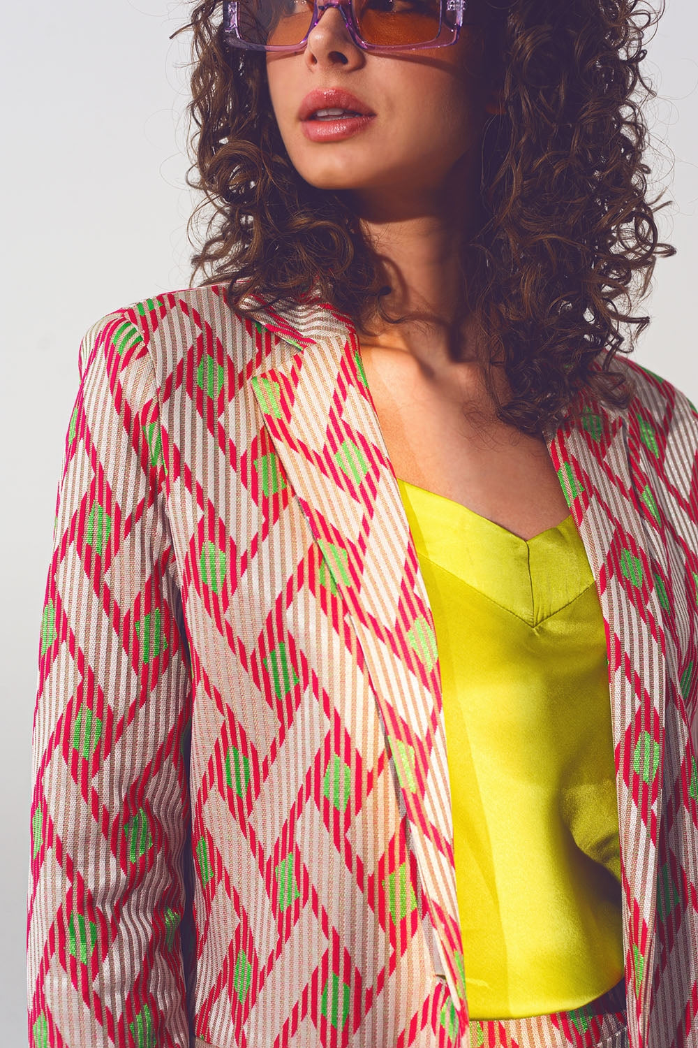 Blazer rosa com impressão geométrica