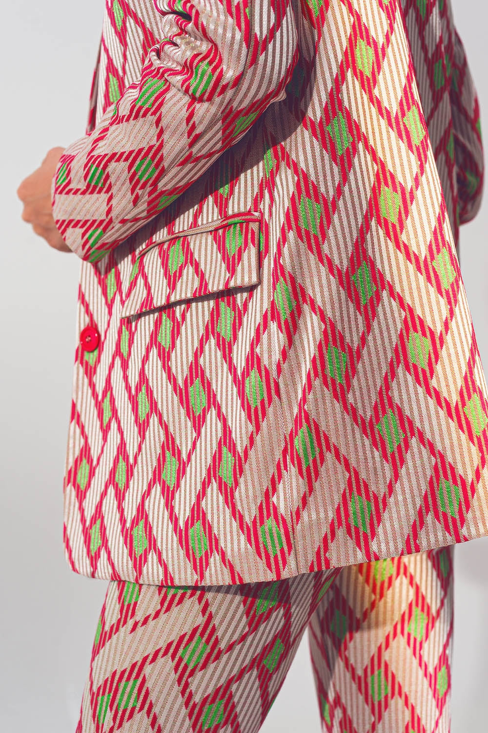 Blazer rosa com impressão geométrica