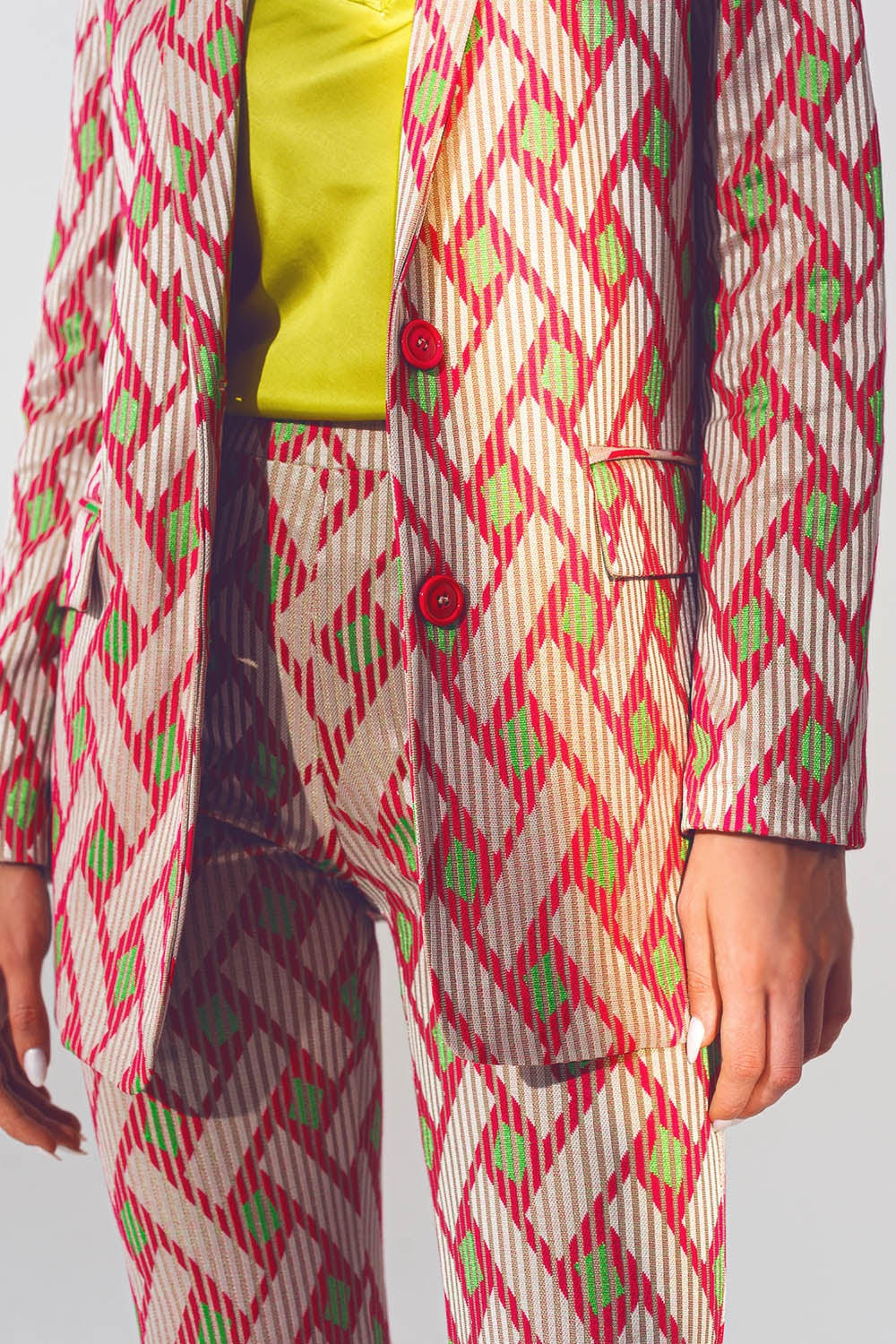 Blazer rosa com impressão geométrica