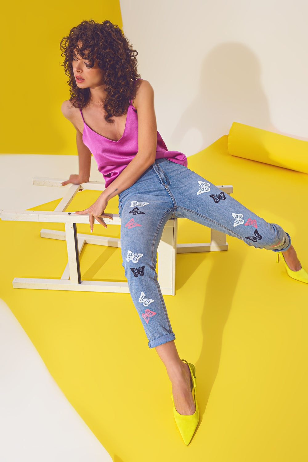 Calças de ganga skinny com detalhe de borboleta em Light Blue Wash