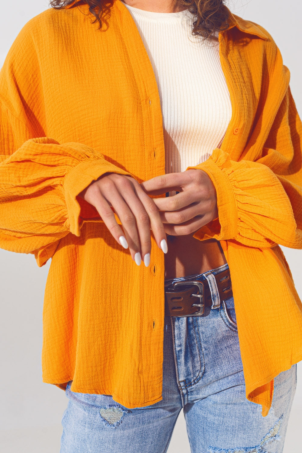 Camisa solta com textura em laranja