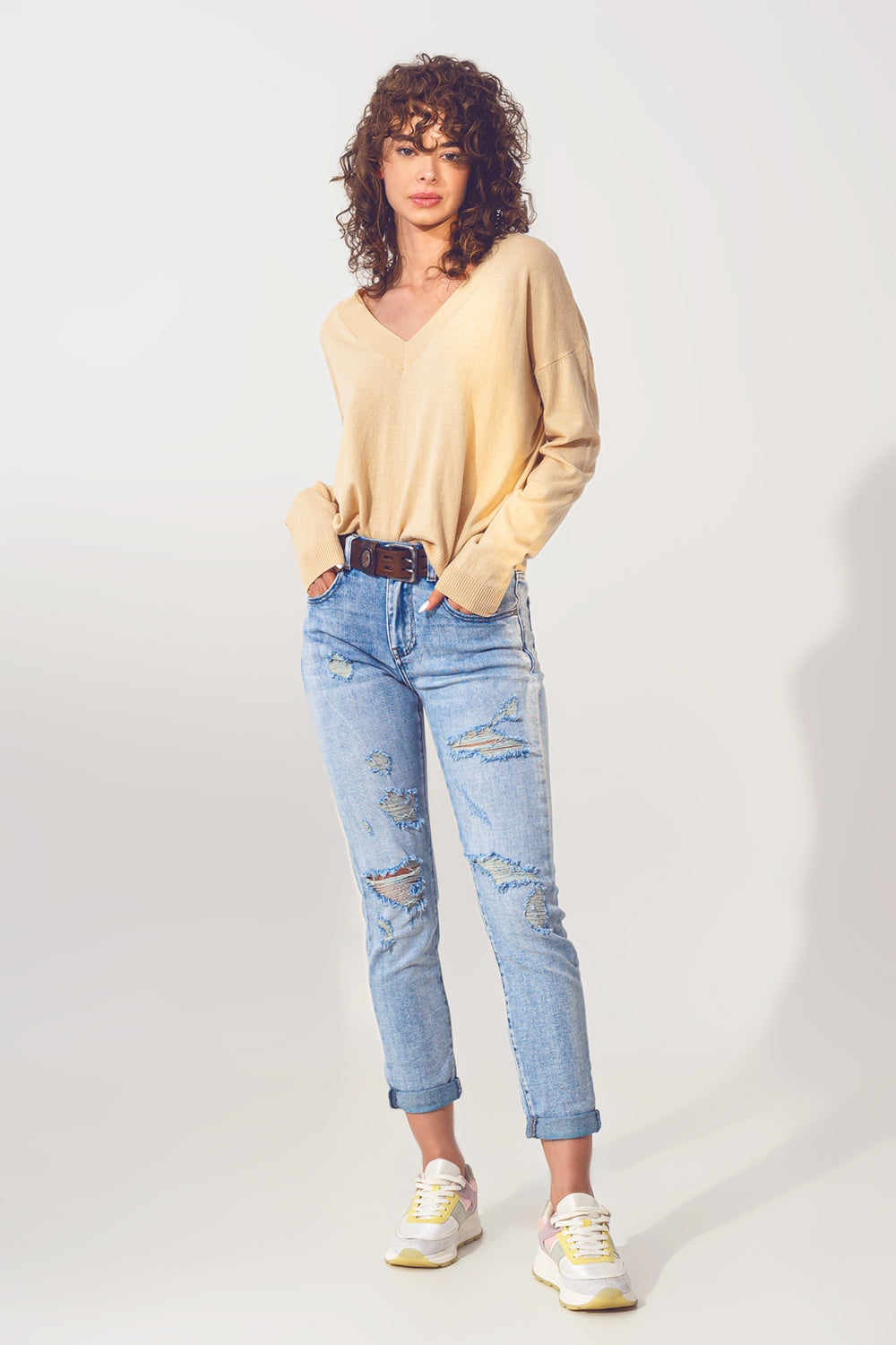 Camisola de malha fina bege com decote em bico