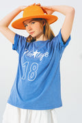 T-Shirt com Vintage 18 Texto em Azul