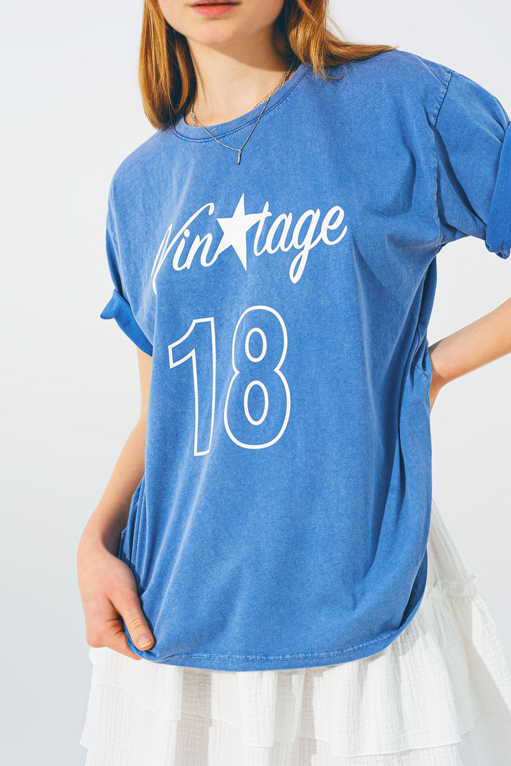 T-Shirt com Vintage 18 Texto em Azul