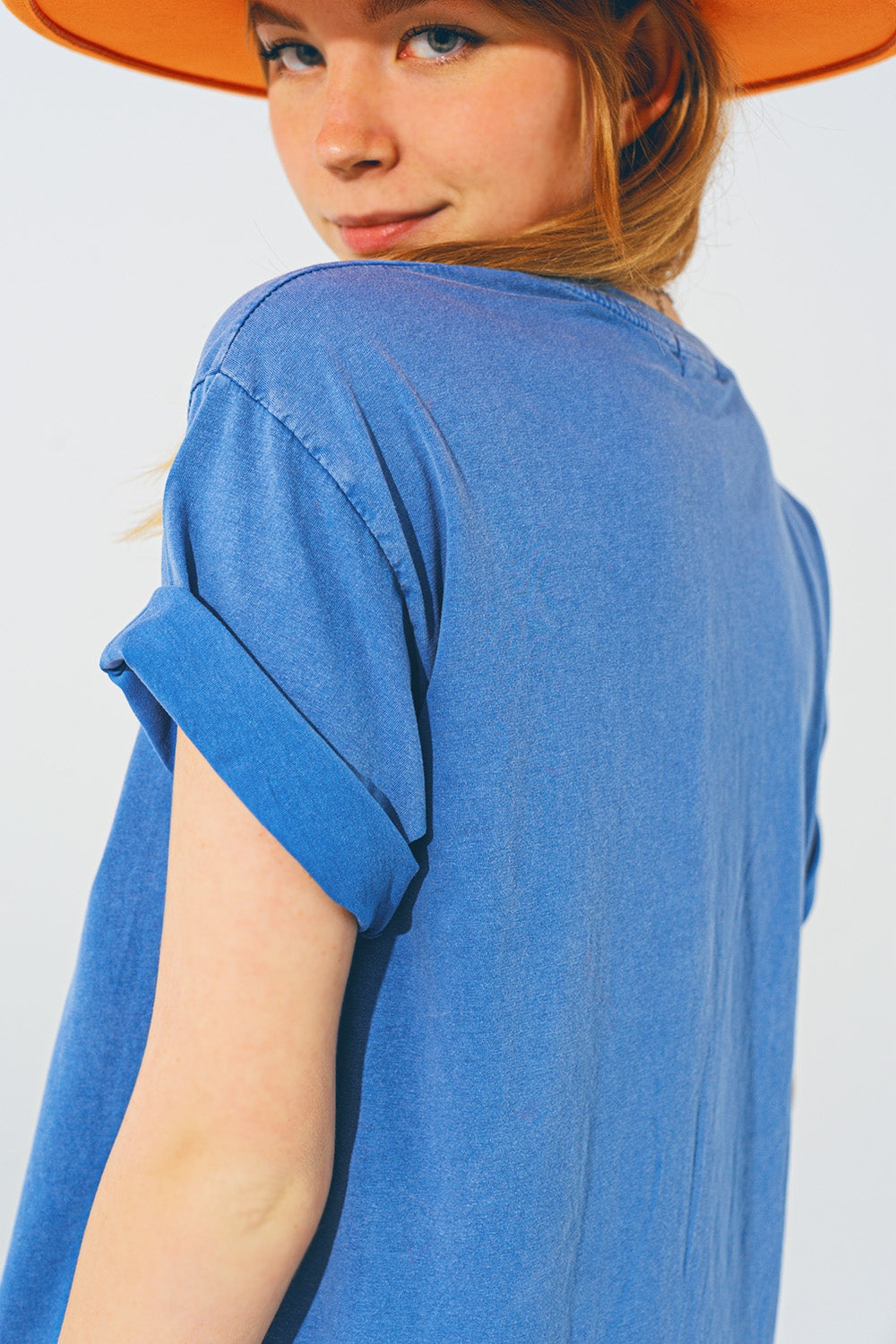 T-Shirt com Vintage 18 Texto em Azul