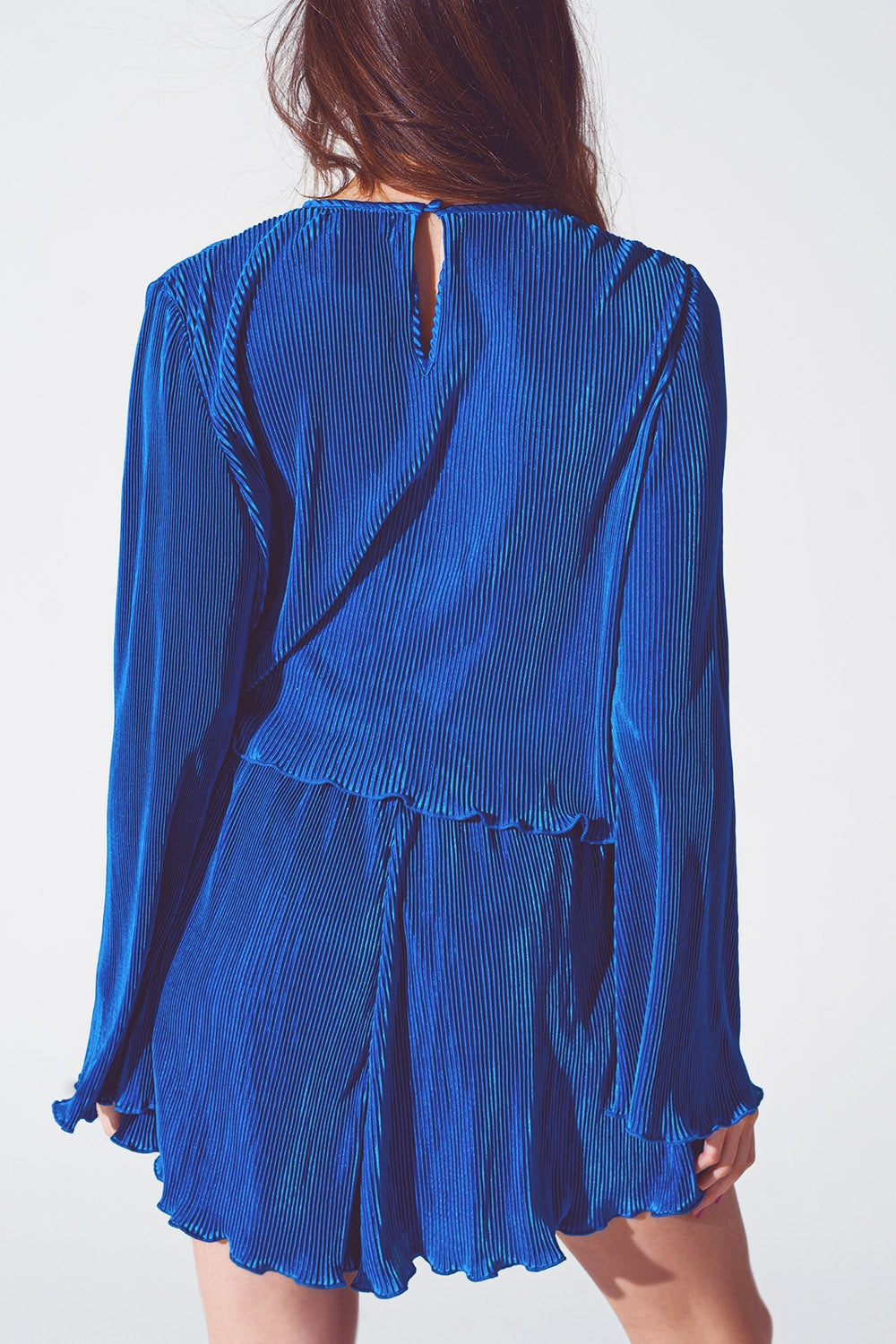 Top curto plissado com decote redondo em azul