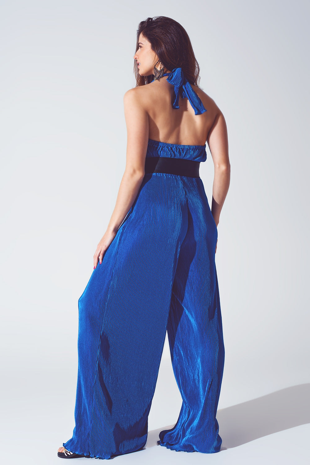 Macacão Maxi em azul plissado com alças de cetim