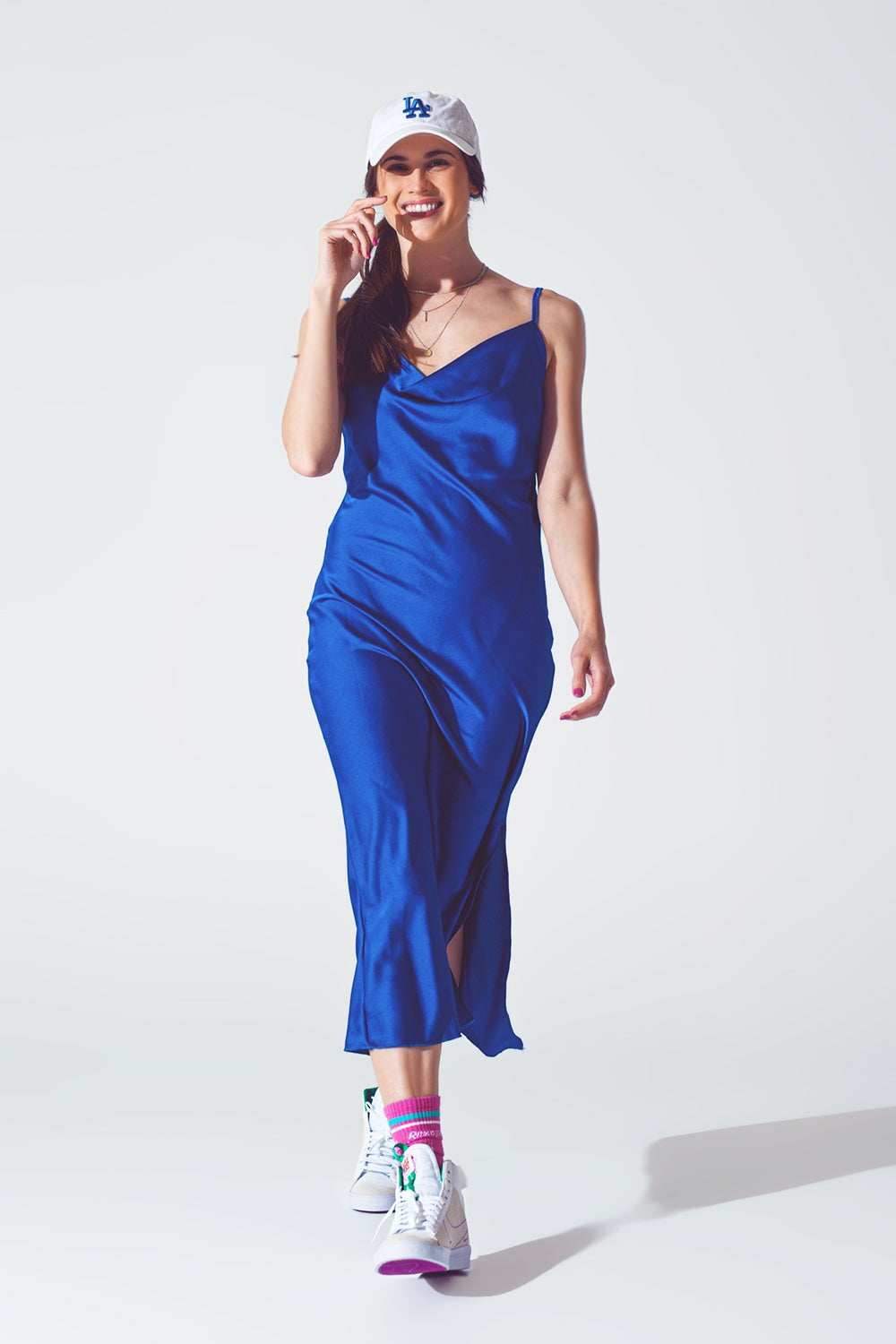 Vestido de Cetim com Decote de Cascata em Azul