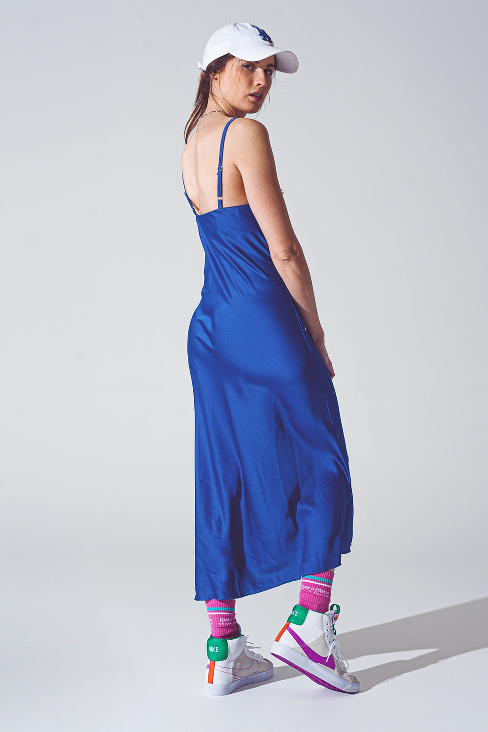 Vestido de Cetim com Decote de Cascata em Azul