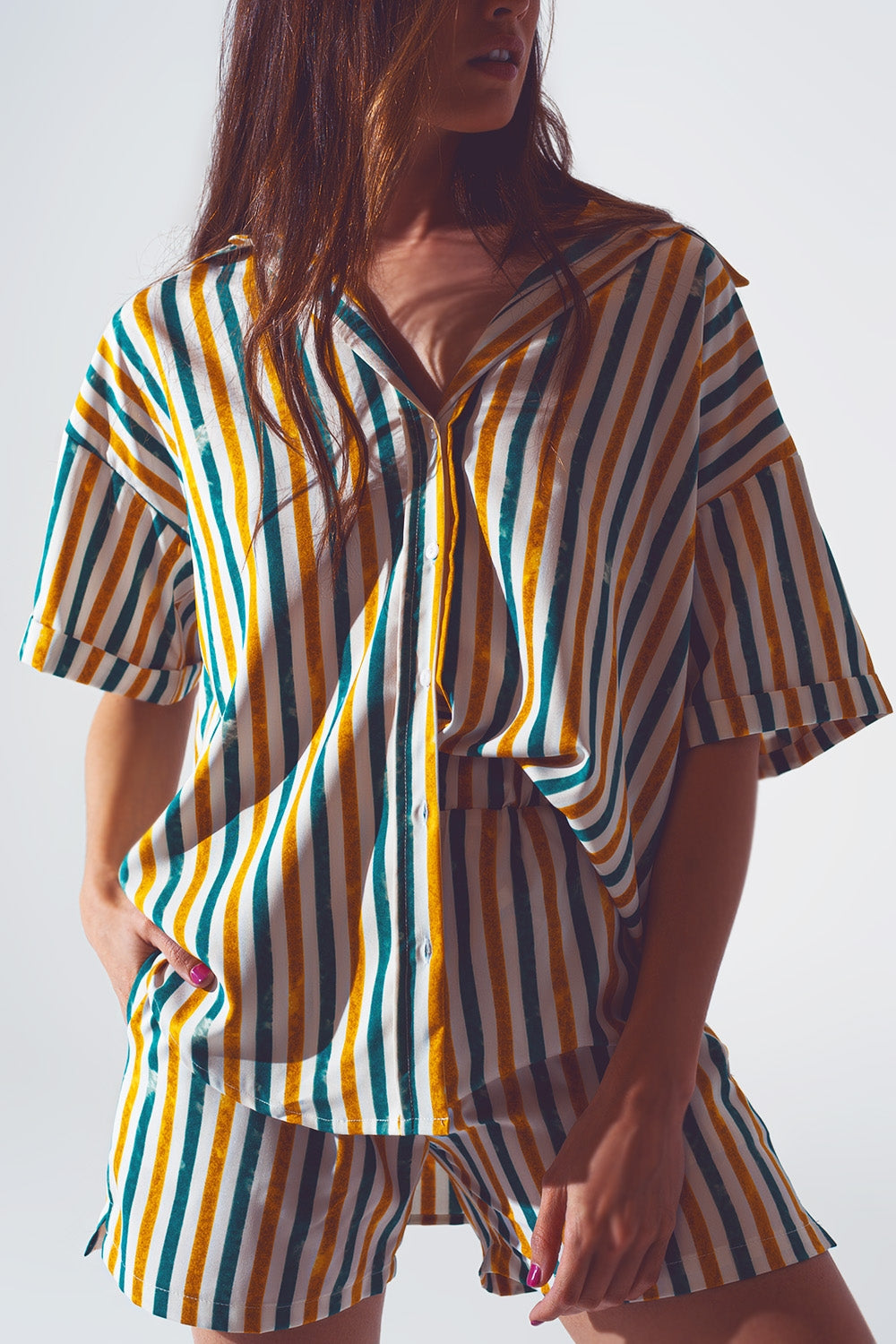 Camisa descontraída em risca verde