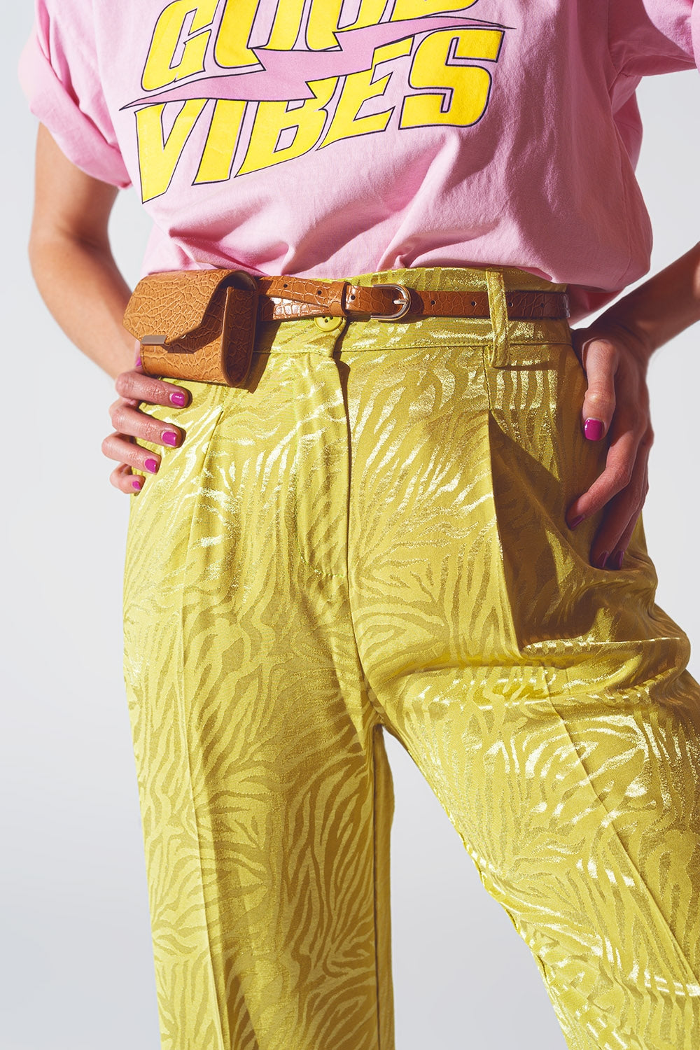 Calça de estampa zebra com corte largo em verde
