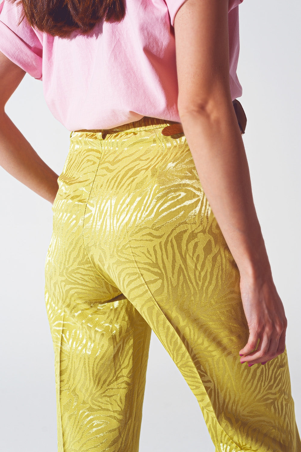 Calça de estampa zebra com corte largo em verde
