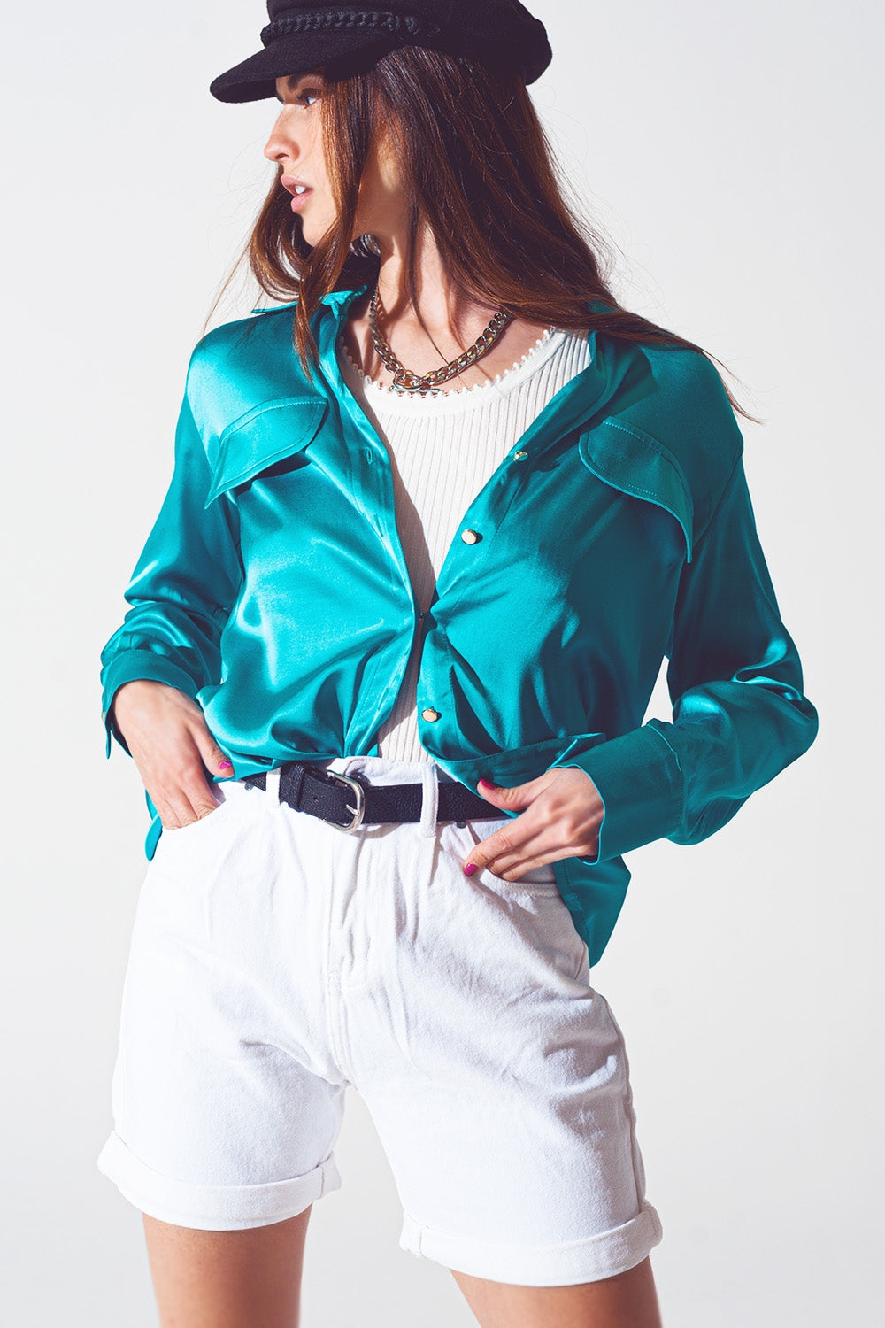 blusa de cetim em turquesa