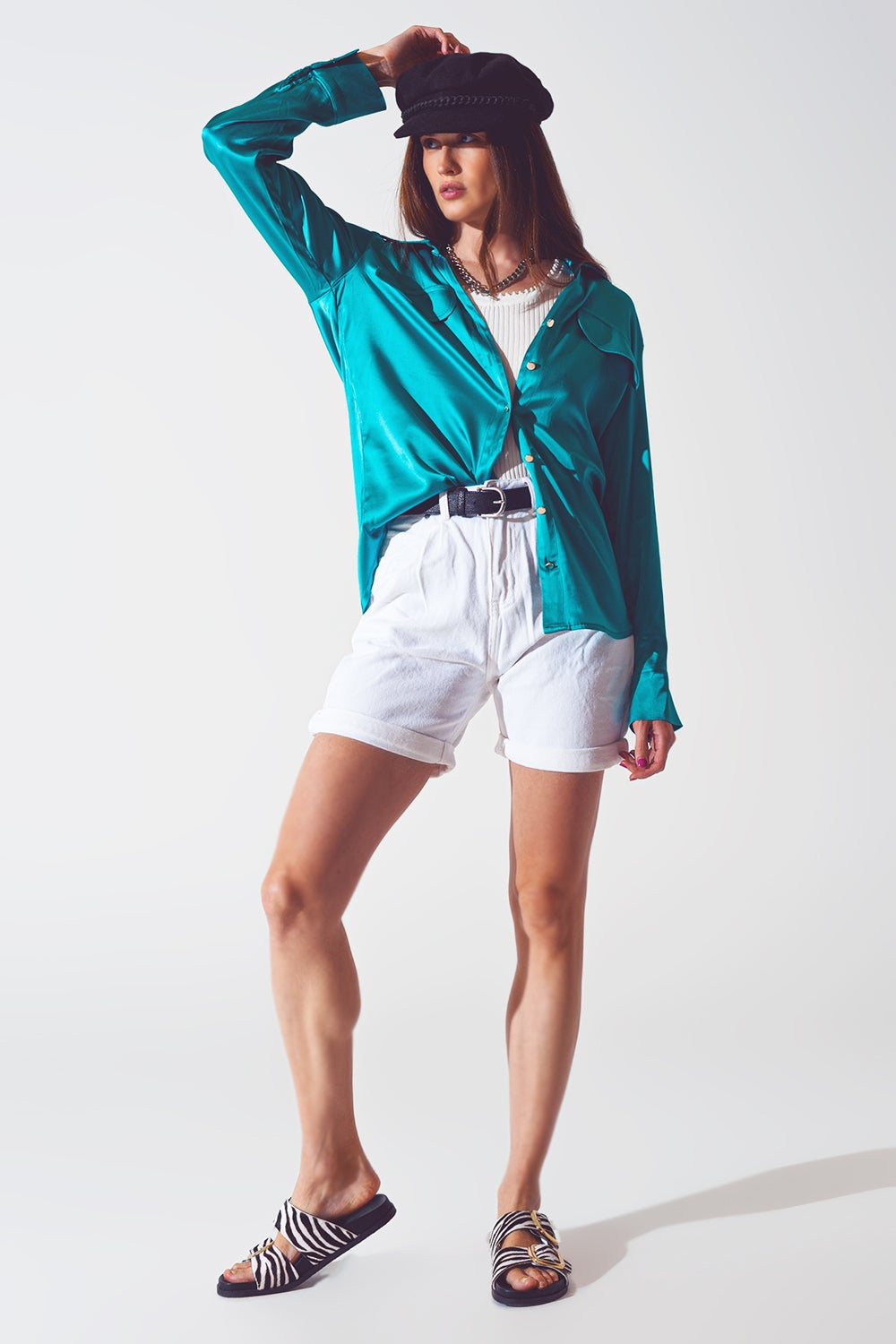 blusa de cetim em turquesa