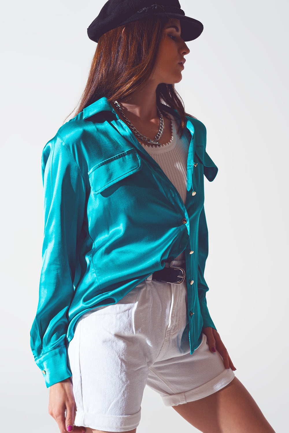 blusa de cetim em turquesa