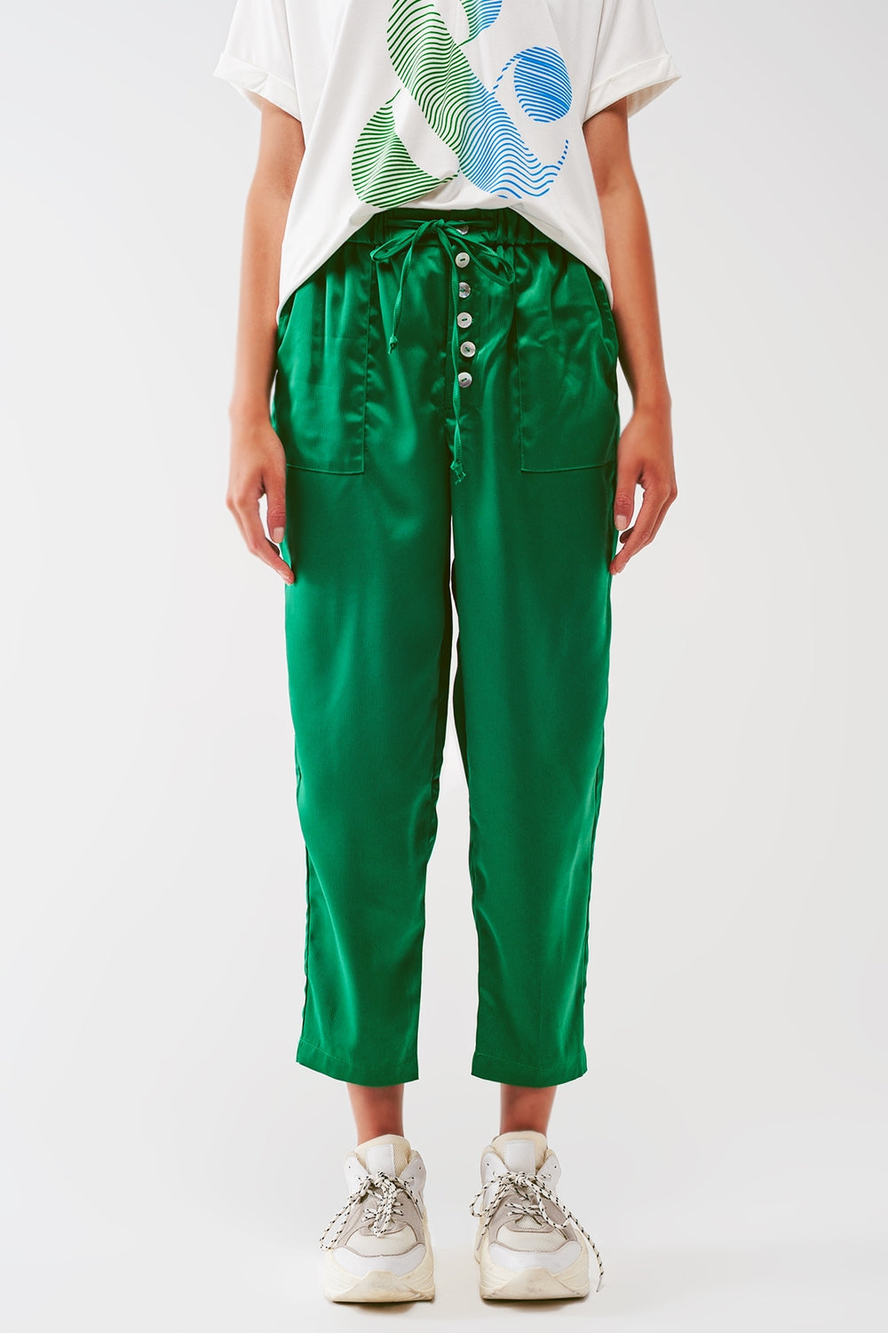 Calça cropped de cetim em verde