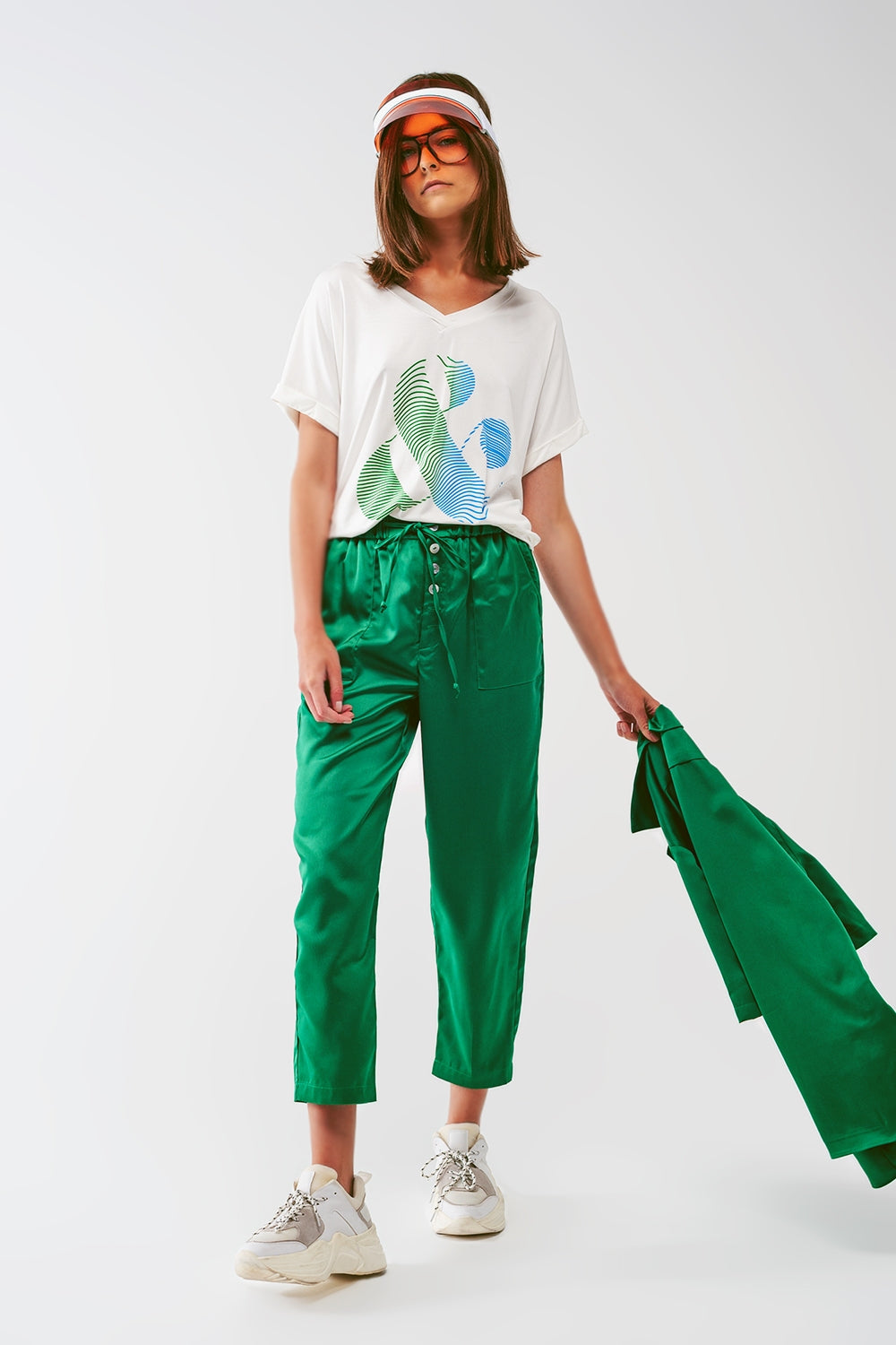 Calça cropped de cetim em verde