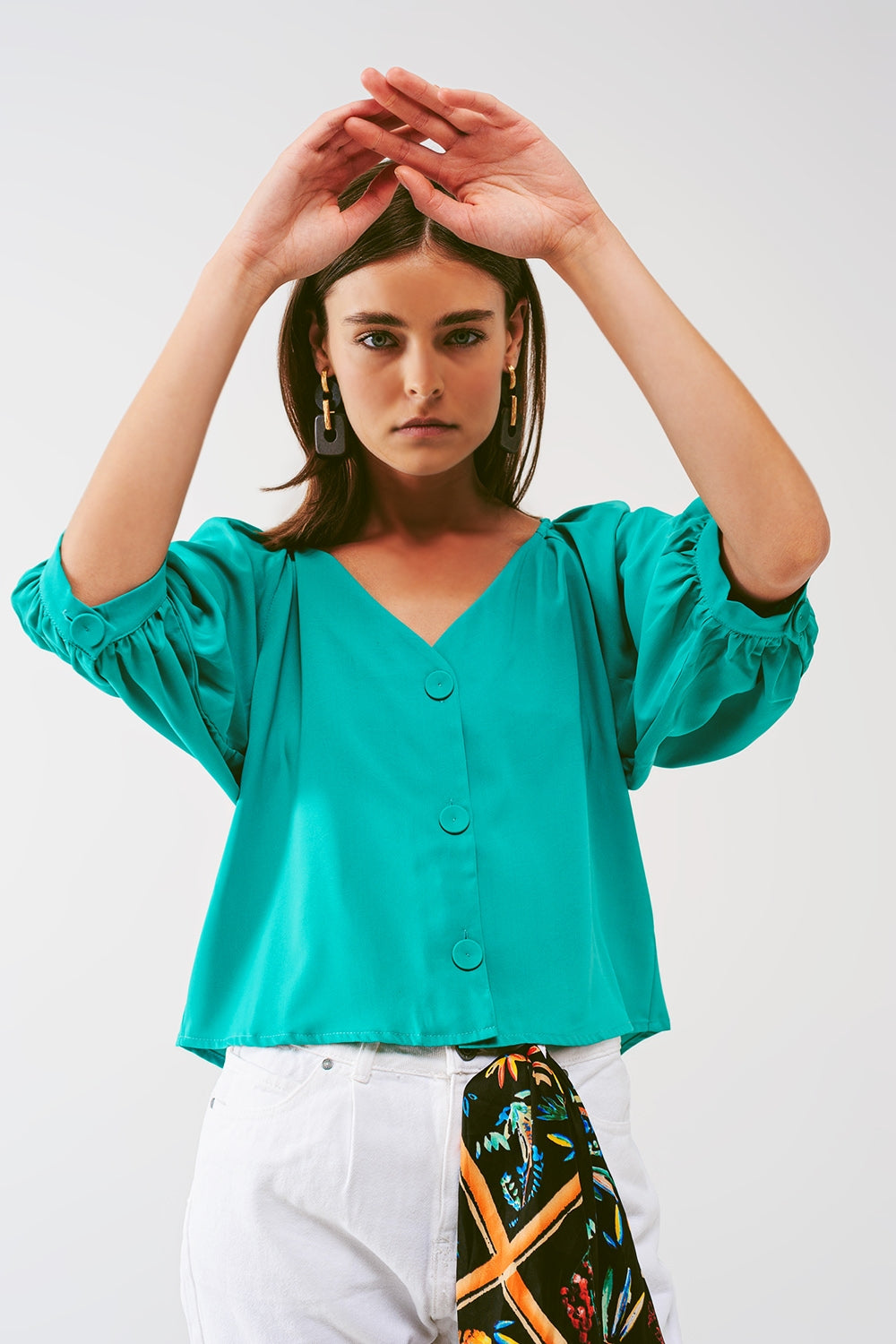 Camisa cropped com botões em verde