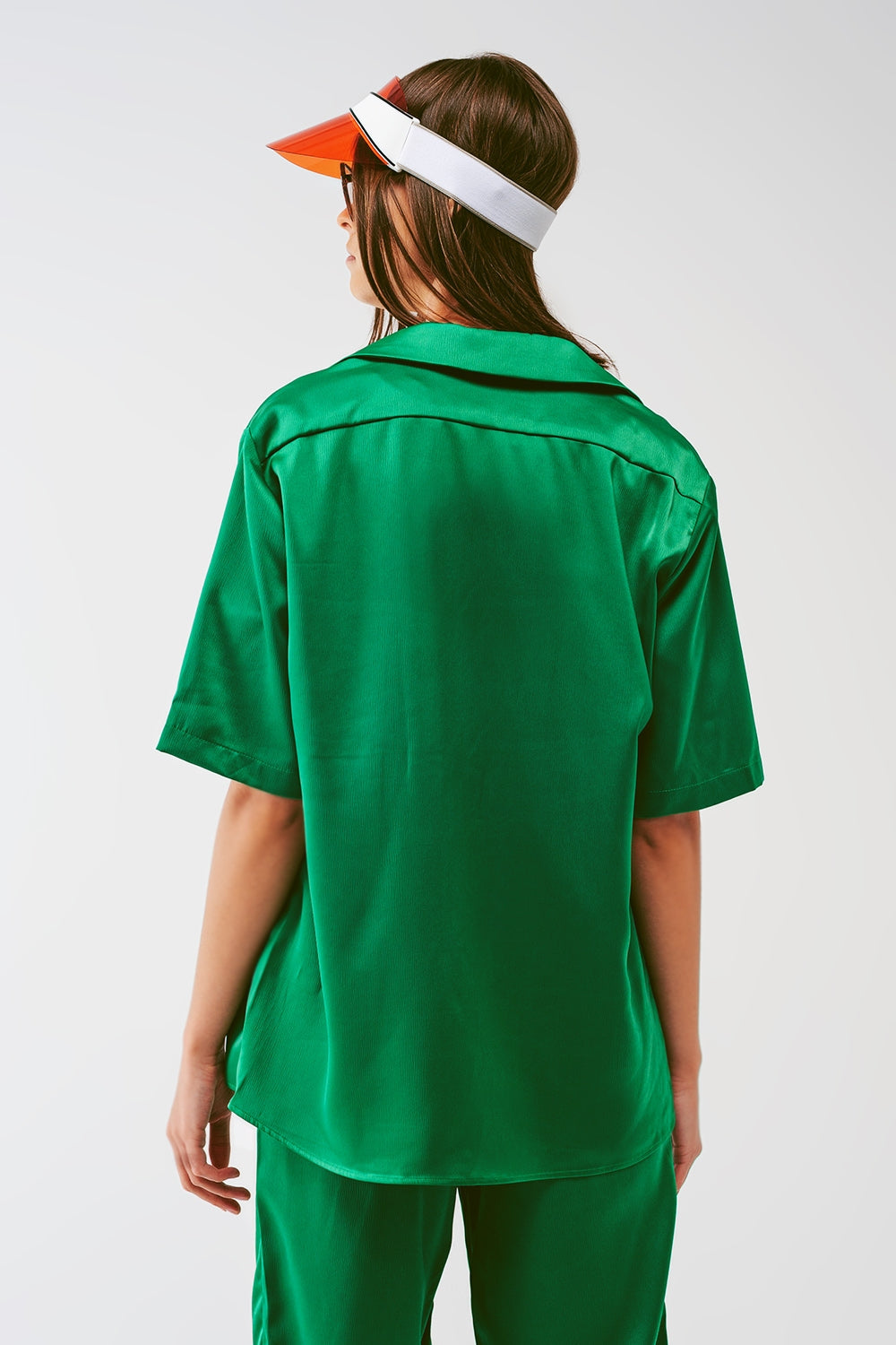 Camisa de manga curta em cetim verde