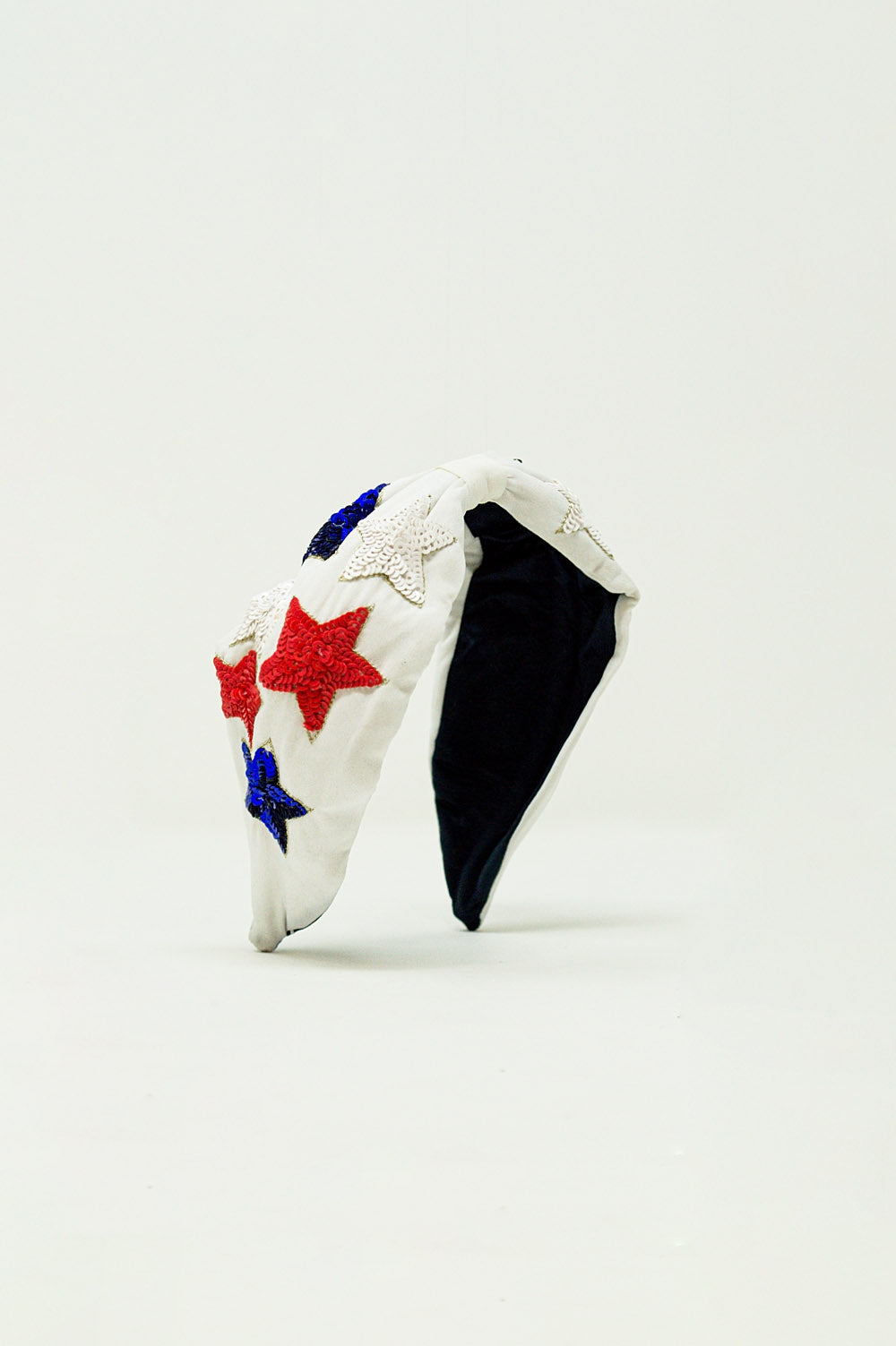 Tiara com estrelas de lantejoulas em branco