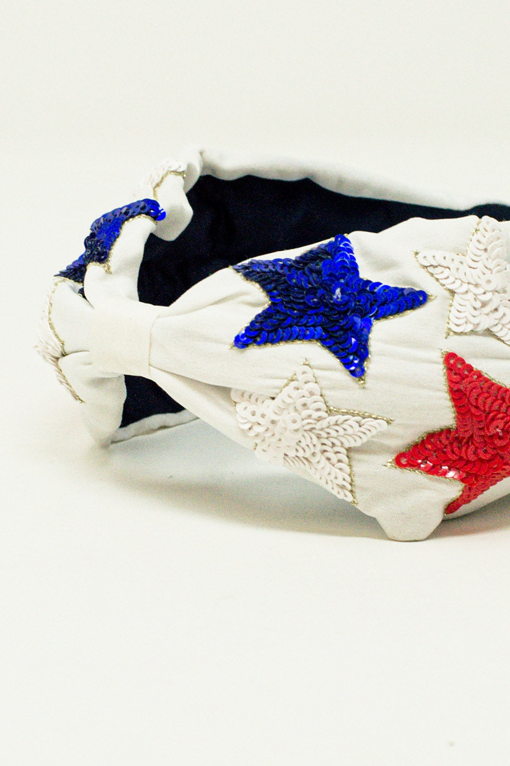 Tiara com estrelas de lantejoulas em branco
