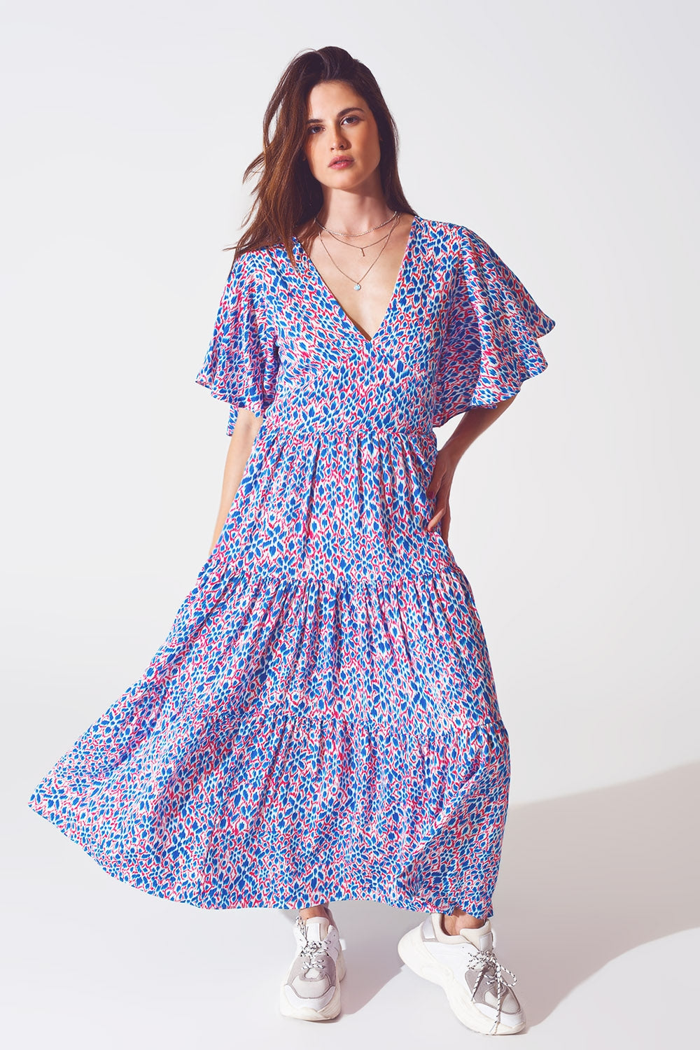 Vestido longo com costas abertas e laço na estampa roxa
