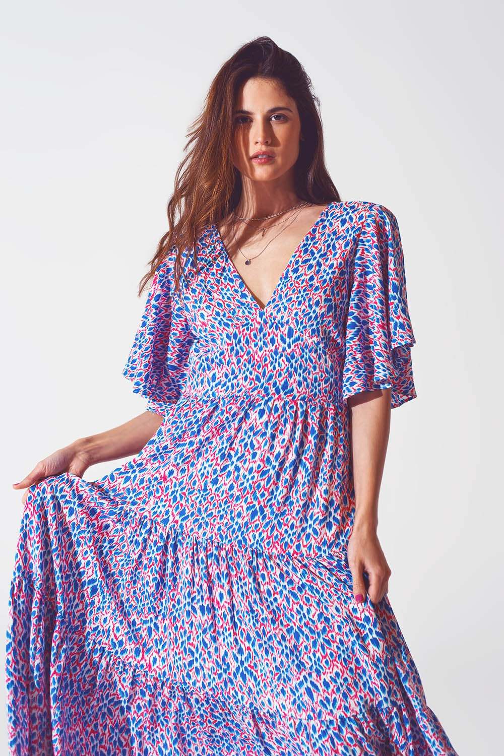 Vestido longo com costas abertas e laço na estampa roxa