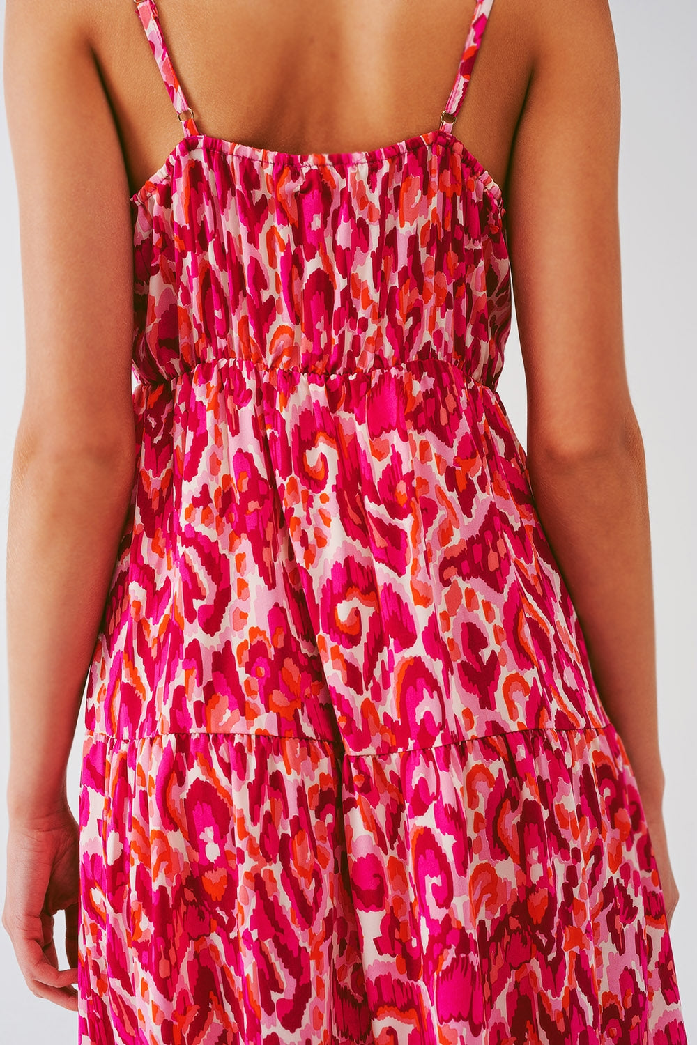 Vestido longo estampado floral com decote em V em rosa