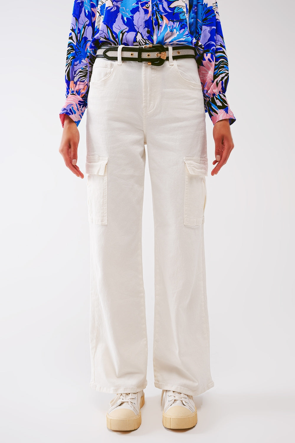 Jeans cargo de perna reta em branco