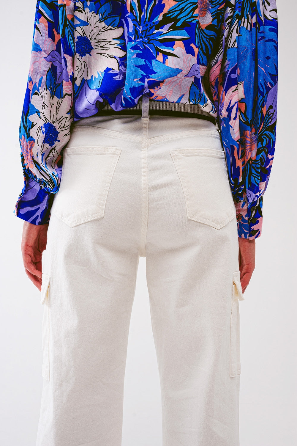 Jeans cargo de perna reta em branco